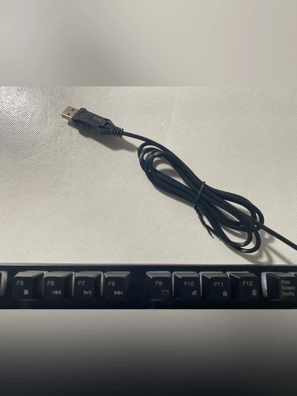 NEW In Box - STGAUBRON Computer Keyboard USB Wired w/ Kickstand Black